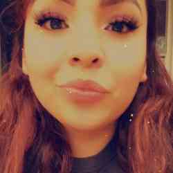 Single Turkish woman in Chicago, Illinois, United States