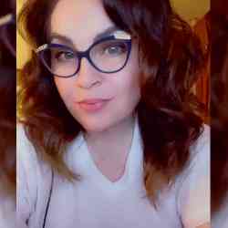 Single Turkish woman in New York, New York, United States