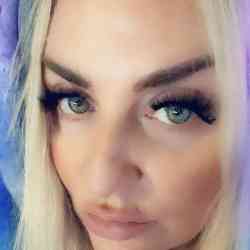 Single Turkish woman in Los Angeles, California, United States