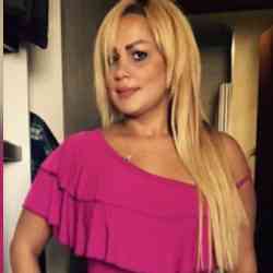 Single Turkish woman in Los Angeles, California, United States