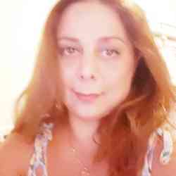 Single Turkish woman in Los Angeles, California, United States