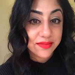 Single Turkish woman in London, England, United Kingdom