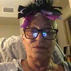 Single Turkish woman in New York, New York, United States