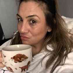 Single Turkish woman in London, England, United Kingdom