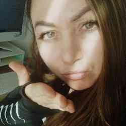 Single Turkish woman in London, England, United Kingdom