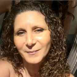 Single Turkish woman in London, England, United Kingdom