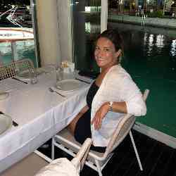 Single Turkish woman in London, UK, United Kingdom