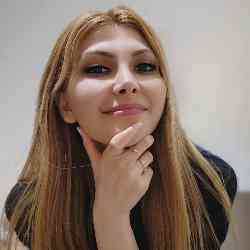 Single Turkish woman in London, UK, United Kingdom