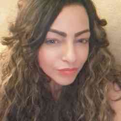 Single Turkish woman in London, England, United Kingdom