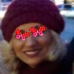 Single Turkish woman in New York, Nyu York, United States