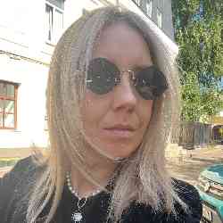 Single Turkish woman in Paris, Франция, France