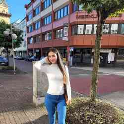 Single Turkish woman in Newark, New Jersey, United States