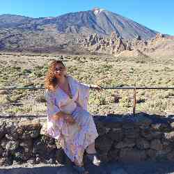 Single Turkish woman in London, UK, United Kingdom