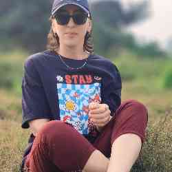 Single Turkish woman in Delhi, Дели, India