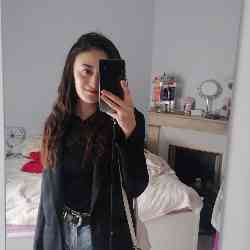 Single Turkish woman in Paris, France, France