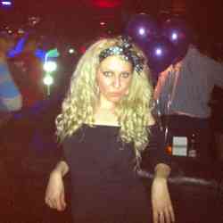 Single Turkish woman in London, UK, United Kingdom