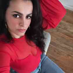 Single Turkish woman in New York, NY, United States