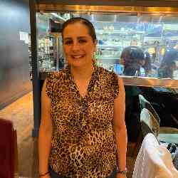 Single Turkish woman in London, England, United Kingdom