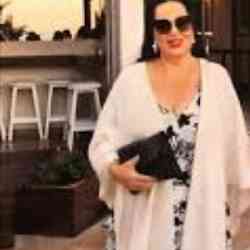 Single Turkish woman in London, England, United Kingdom