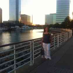 Single Turkish woman in New York City, New York, United States