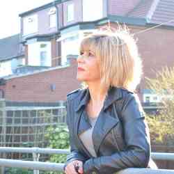 Single Turkish woman in London, England, United Kingdom