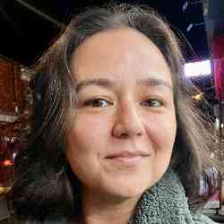 Single Turkish woman in London, England, United Kingdom