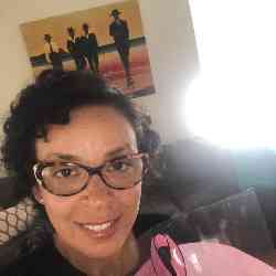 Single Turkish woman in Los Angeles, California, United States