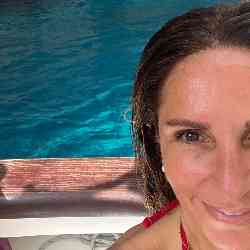 Single Turkish woman in New York, New York, United States