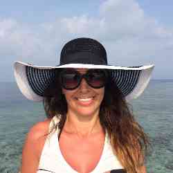 Single Turkish woman in London, England, United Kingdom