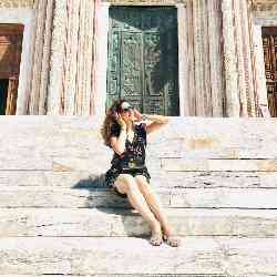 Single Turkish woman in New York, New York, United States