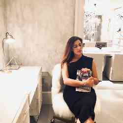 Single Turkish woman in New York, New York, United States