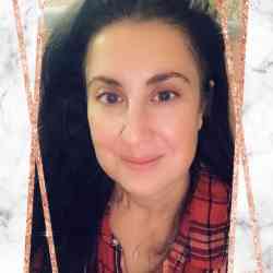 Single Armenian woman in Boston, Massachusetts, United States