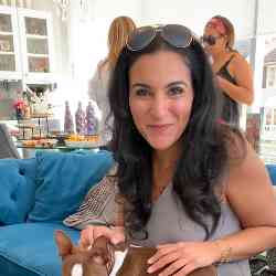 Single Armenian woman in New York, New York, United States