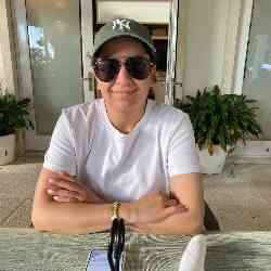 Single Armenian woman in Toronto, Ontario, Canada