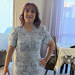 Single Armenian woman in Los Angeles, California, United States