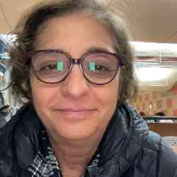 Single Armenian woman in Toronto, Ontario, Canada