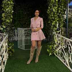 Single Armenian woman in Toronto, Ontario, Canada