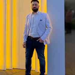 Single Armenian man in Los Angeles, California, United States