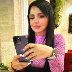 Single Armenian woman in Los Angeles, California, United States