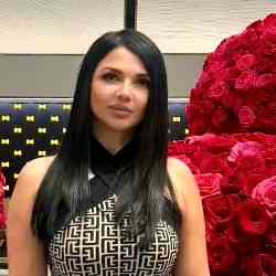 Single Armenian woman in Los Angeles, California, United States