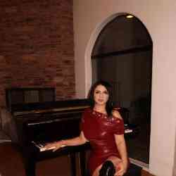 Single Armenian woman in Los Angeles, California, United States