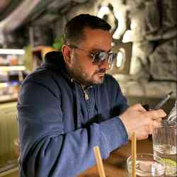 Single Armenian man in Yerevan, Yerevan, Armenia