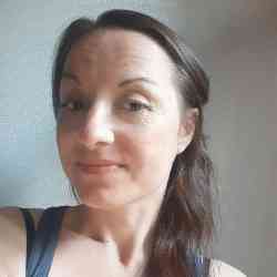 Single Armenian woman in Paris, Île-de-France, France