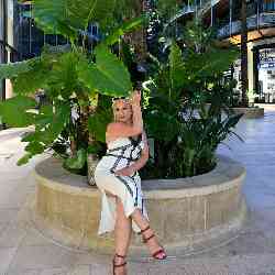 Single Armenian woman in New York, New York, United States