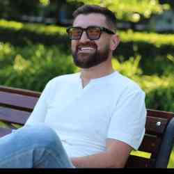 Single Armenian man in Los Angeles, California, United States
