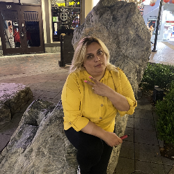 Single Armenian woman in Glendale, California, United States