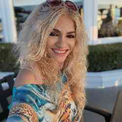 Single Armenian woman in Los Angeles, California, United States