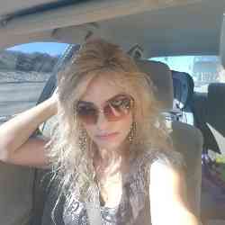 Single Armenian woman in Los Angeles, California, United States