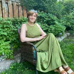 Single Armenian woman in Toronto, Ontario, Canada