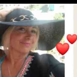 Single Armenian woman in Paris, France, France